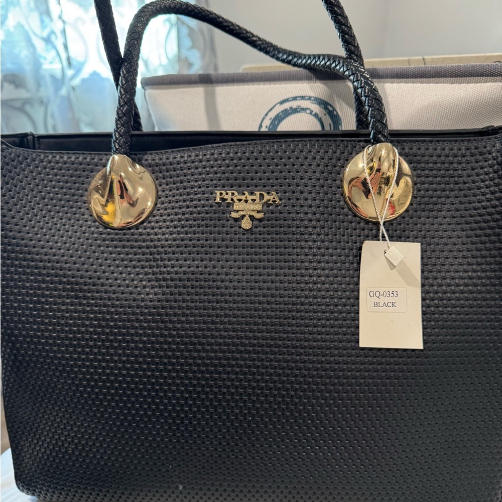 Black shoulder bag